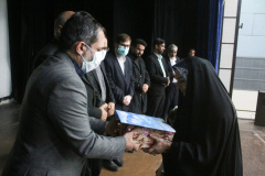 سفر سرپرست معاونت فرهنگی جهاددانشگاهی به خوزستان و اهدای کتاب به کتابخانه‌های سوسنگرد