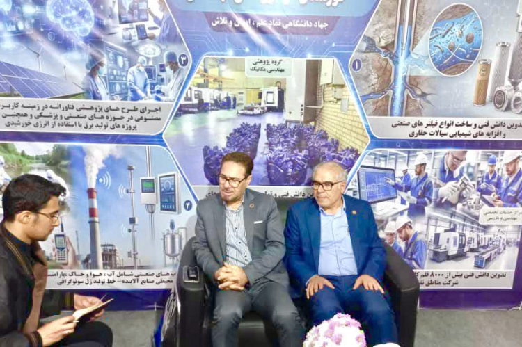 بازدید دکتر سیلاوی رئیس پژوهش و فناوری مناطق نفت‌خیز جنوب از غرفه جهاد دانشگاهی خوزستان